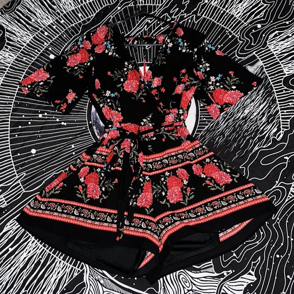 Cute floral black & red short one piece romper size medium - Picture 1 of 8